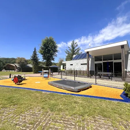 De Bij Holiday home *