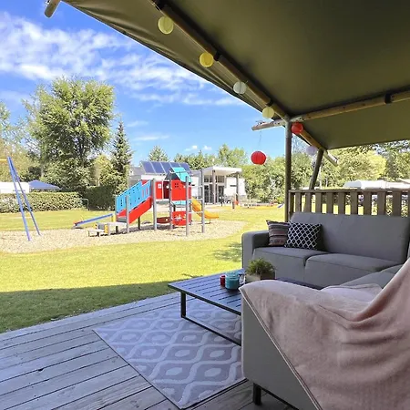 De Bij Holiday home